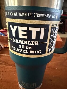 NEW Yeti Rambler 30oz Travel Mug with Stronghold Lid- Teal